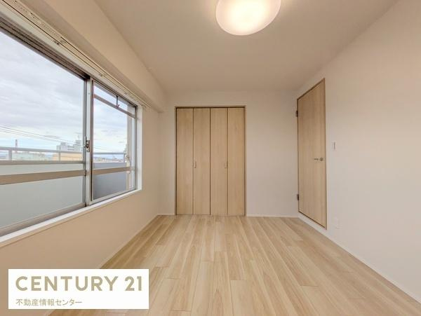 【寝室】 | ドムール南恩加島 | 玄関側洋室のお部屋です！南東向きのバルコニーもありエアコン設置可能です！