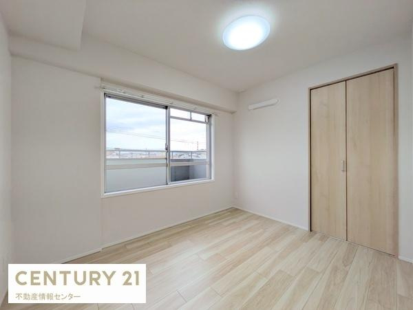 【子供部屋】 | ドムール南恩加島 | 真ん中の洋室のお部屋です！南東向きのバルコニーもありエアコン設置可能です！