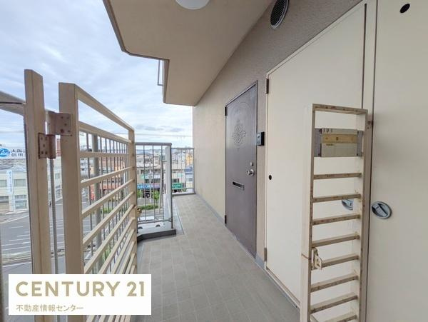 【玄関】 | ドムール南恩加島 | 角部屋で玄関ポーチがあります！