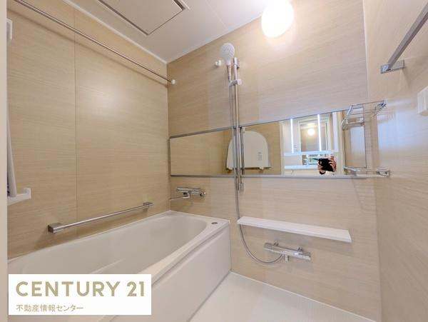 【浴室】 | ドムール南恩加島 | 新調された浴室暖房乾燥機付きのバスルーム！
雨の日の洗濯物も楽々です！