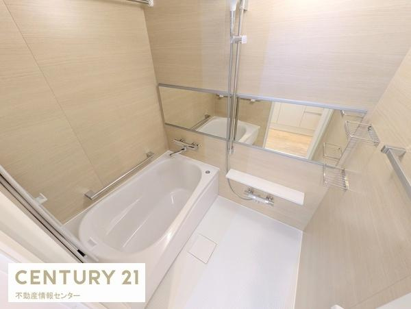 【浴室】 | ドムール南恩加島 | 新調された浴室暖房乾燥機付きのバスルーム！
雨の日の洗濯物も楽々です！