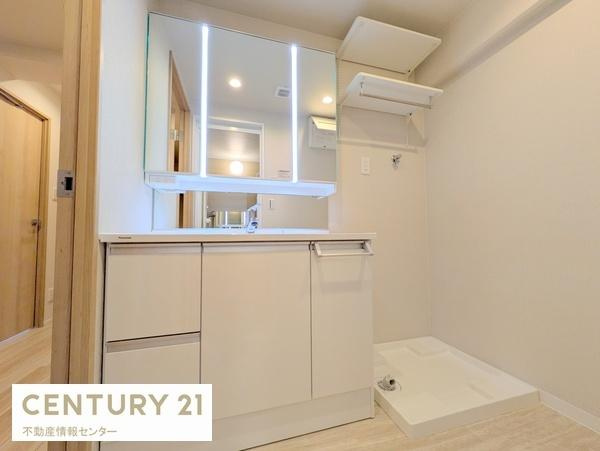 【独立洗面台】 | ドムール南恩加島 | 洗面化粧台、洗濯パン、洗濯水栓、棚が新調されています！