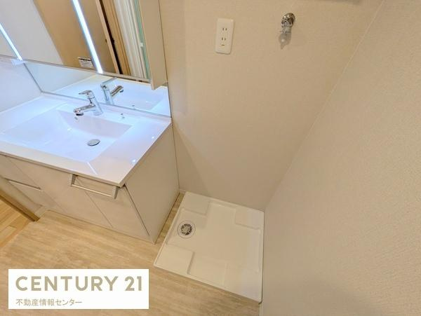 【独立洗面台】 | ドムール南恩加島 | 洗面化粧台、洗濯パン、洗濯水栓、棚が新調されています！