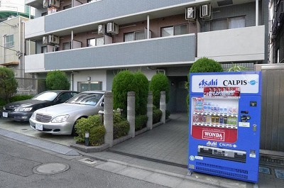 菱和パレス月島のエントランス