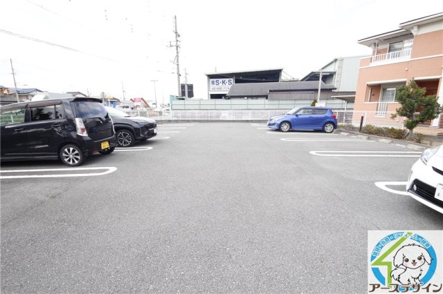 グリーン・ロード尾上Ⅰの駐車場|※類似写真