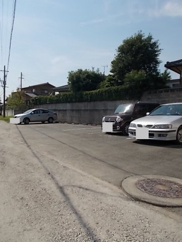 メロディハイツの駐車場