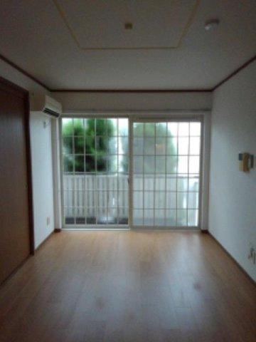 ニュークレールメゾンＡの居間・リビング