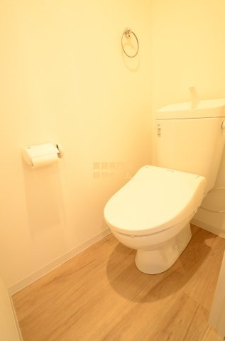 みおつくし岸里Ⅲのトイレ|ゆったりとした空間のトイレです