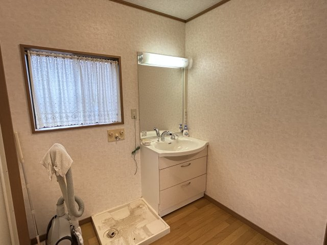 富岡町第住町中古戸建の洗面所