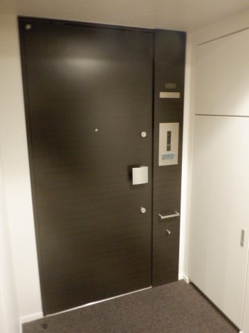 ブランズ神楽坂の玄関