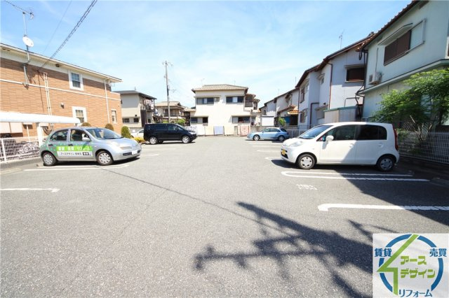 アドバンス昌の駐車場