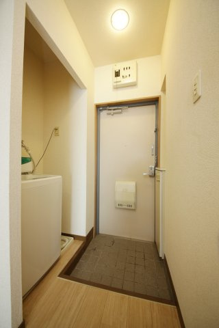 コーポはるＢの玄関