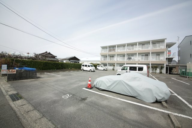 コーポはるＢの駐車場