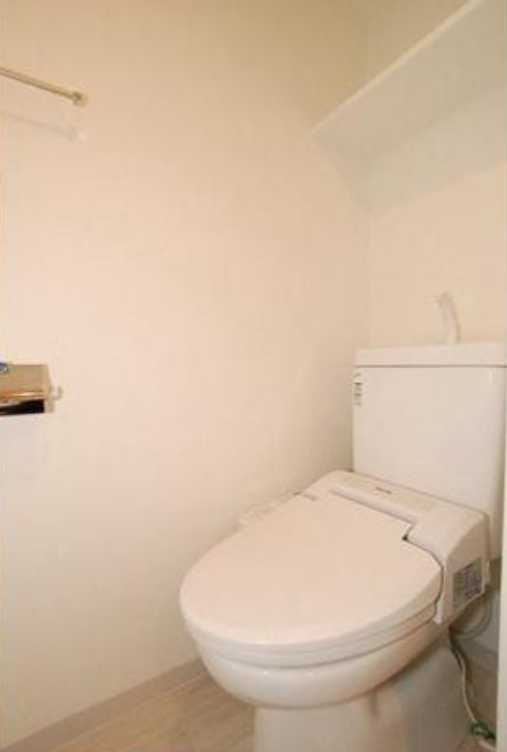 グランドコンシェルジュ用賀アジールコート　ネット無料　分譲賃貸　角部屋のトイレ