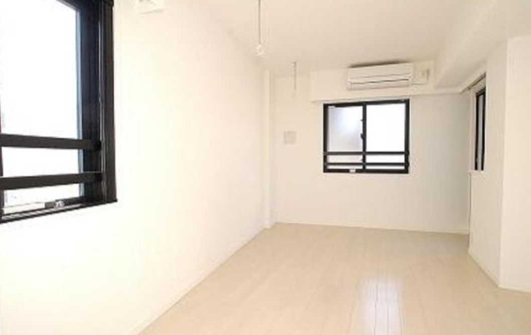 グランドコンシェルジュ用賀アジールコート　ネット無料　分譲賃貸　角部屋の居間・リビング