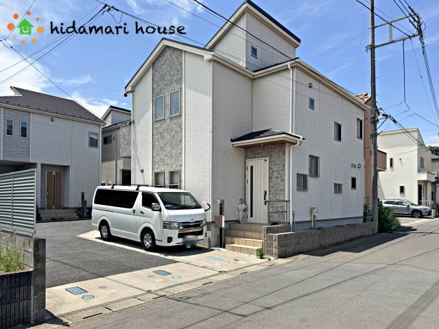 上尾市小泉4丁目　中古戸建の前面道路含む現地写真