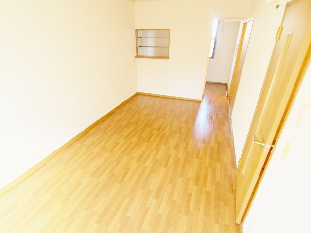 ファミーユ浦田壱番館の居間・リビング