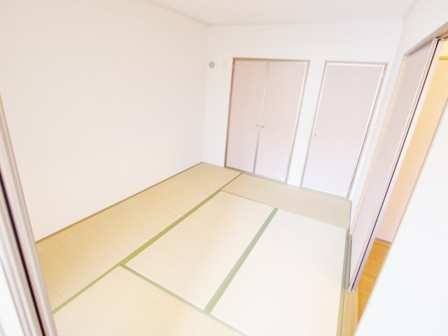 ファミーユ浦田壱番館の和室