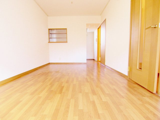 ファミーユ浦田壱番館の居間・リビング