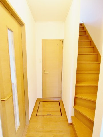 ファミーユ浦田壱番館の玄関