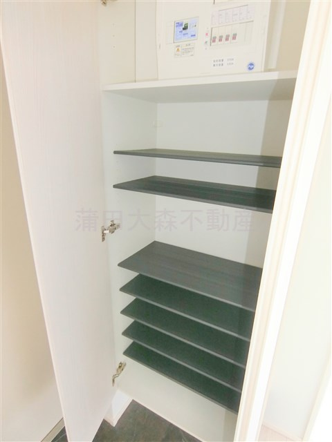 WHARFワーフ蒲田westの設備|玄関収納　シューズBOX