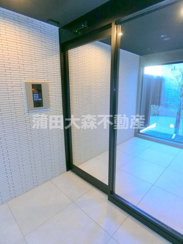 WHARFワーフ蒲田westのエントランス