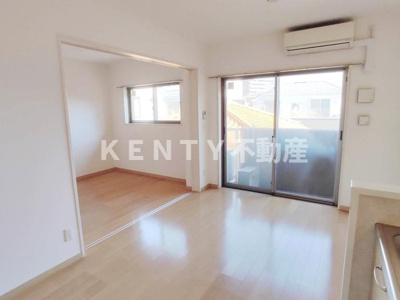 【居間・リビング】 | 仲六郷ガーデン | こちらのリビングで趣味の時間をお楽しみください