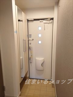 広島市安佐北区亀山３丁目のアパートの玄関|ミラー付き大型シューズボックス