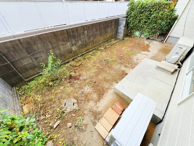 中通メゾネットの庭