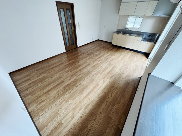 中通メゾネットCの居間・リビング