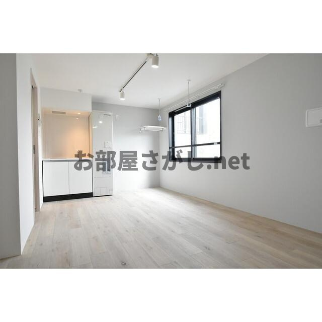 モダンテラス早稲田の居間・リビング|明るい色調の室内です