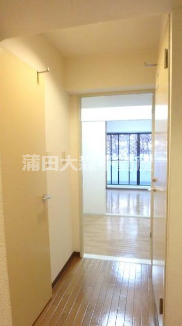 菱和パレス大森西の玄関