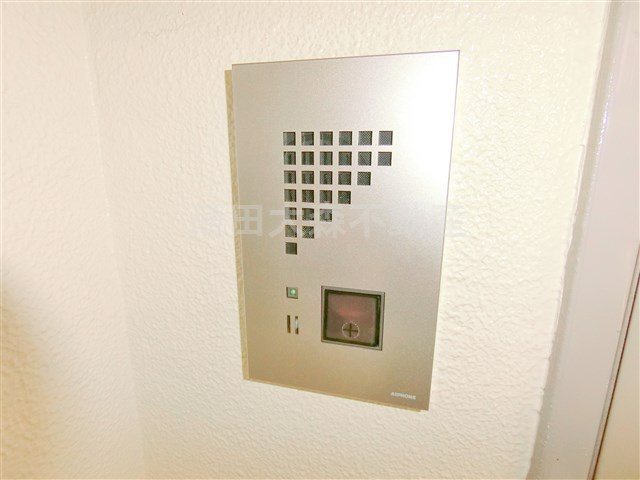 菱和パレス大森西の玄関