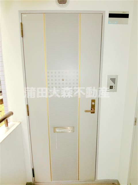 菱和パレス大森西の玄関