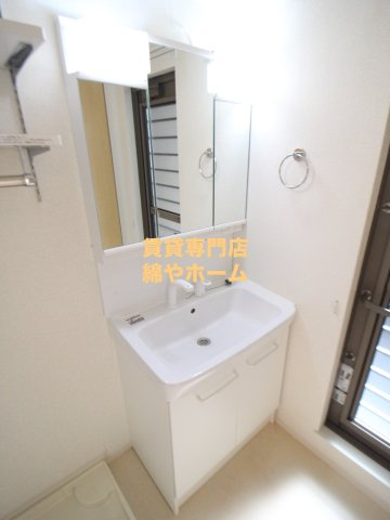 ココ・クロヌの洗面所|脱衣スペースもあります