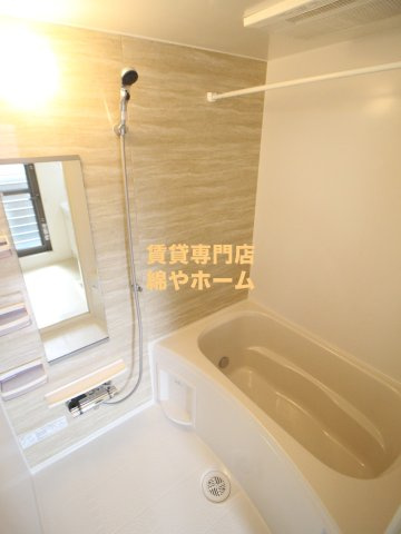 ココ・クロヌの浴室|落ち着いた空間のお風呂です