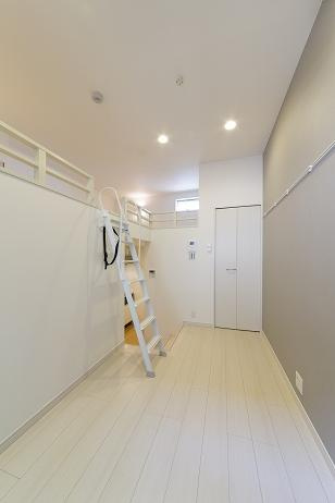 クレア―ジュ山手の洋室