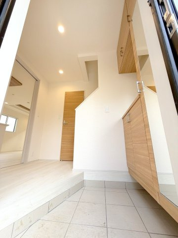 あきる野市引田 全７棟　新築分譲の玄関