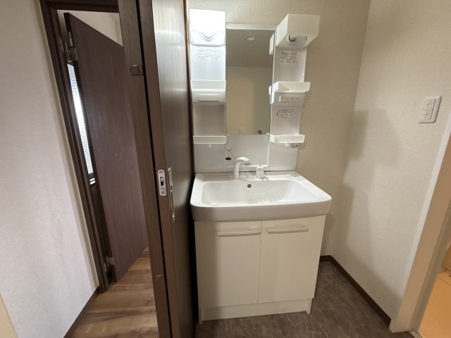 ハイライズ東雲の洗面所