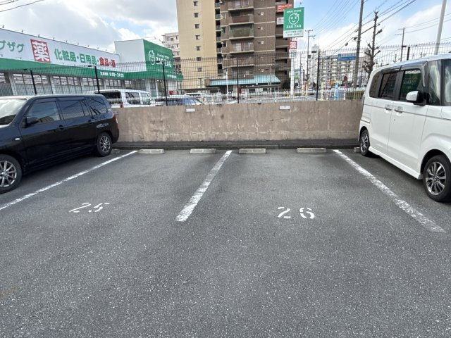 ハイライズ東雲の駐車場