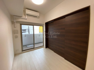 【居間・リビング】 | エステムコート中之島ＧＡＴＥⅡ | 白を基調としたお部屋♪ダークブラウンの建具がアクセント！