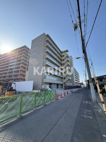 プレサンス京橋ＧＲＥＥＮ　ＹＡＲＤアルミラの駐車場