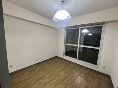 【洋室】 | 事務所相談可能～最上階角部屋