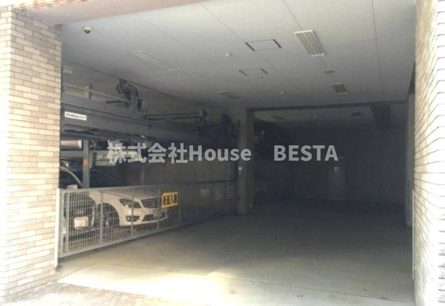 インペリアル新神戸の駐車場