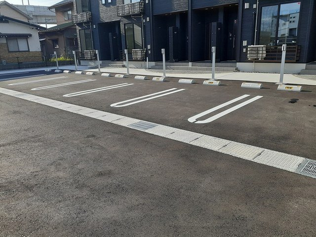 サンピラーの駐車場