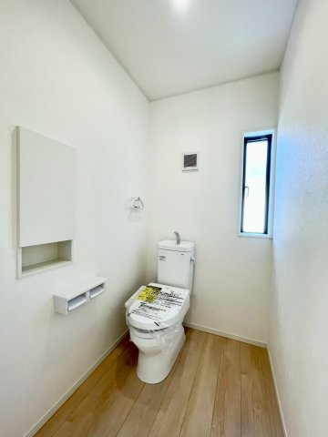 平屋の建売分譲！耐震等級３！ご成約プレゼント対象物件！の前面道路含む現地写真