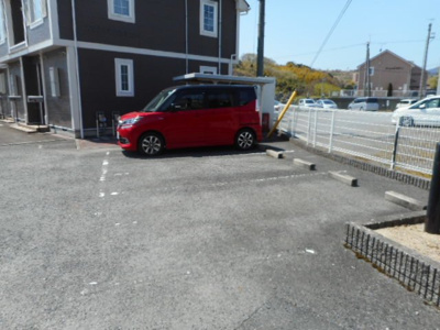 【駐車場】 | メゾンシンフォニー | 駐車場完備です