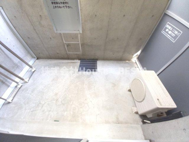 イーストヴィレッジ三宮のバルコニー