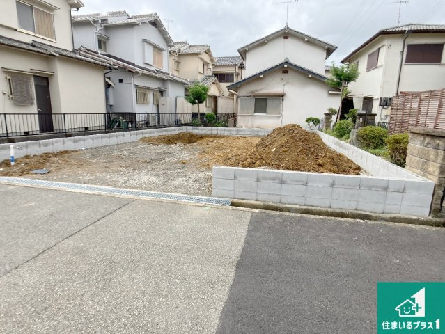 加古川市平岡町二俣　新築一戸建ての外観|周辺は落ち着いた街並みの住宅地！子育てがしやすい住環境です！まだ未完成ですが、現地でしかわからない事もございます。是非一度ご覧ください。