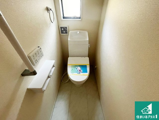 加古川市平岡町二俣　新築一戸建てのトイレ|1・2階の2ヶ所にあるので、朝の忙しい時間の順番待ちもなく、深夜の利用にも大変便利です。